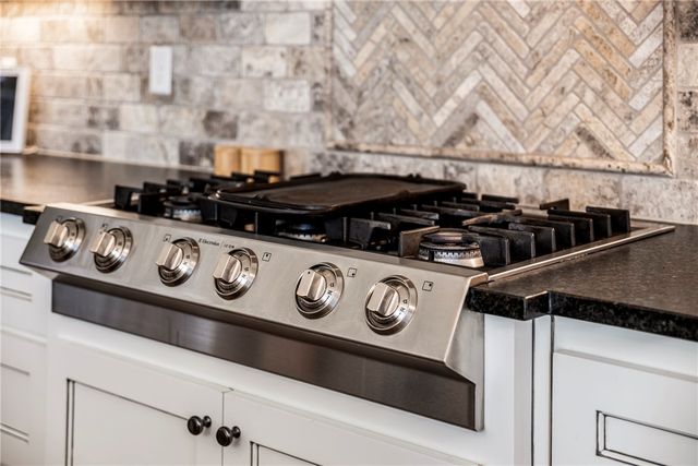 1913 Haxton Lane, Cave Springs, AR 72713