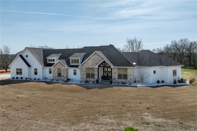 1913 Haxton Lane, Cave Springs, AR 72713