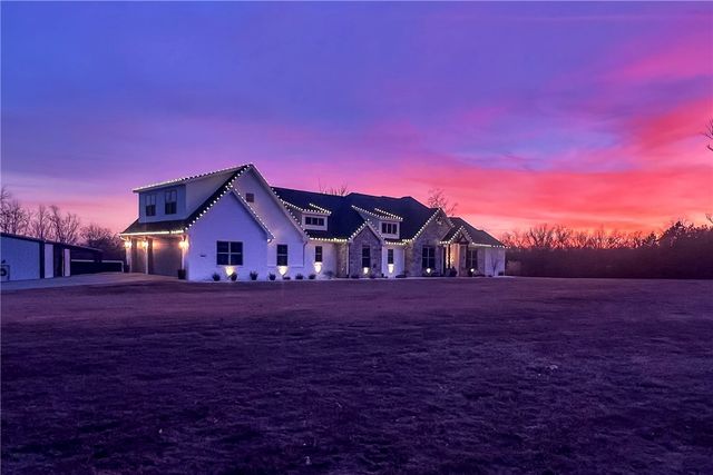 1913 Haxton Lane, Cave Springs, AR 72713