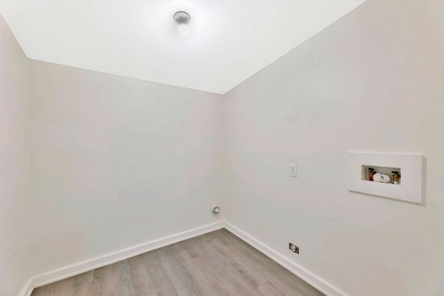 5608 E Park Hollow Dr, Wichita, KS 67208