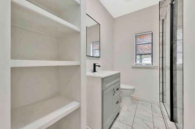 5608 E Park Hollow Dr, Wichita, KS 67208