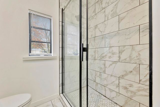 5608 E Park Hollow Dr, Wichita, KS 67208