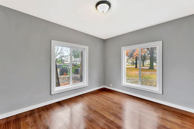 5608 E Park Hollow Dr, Wichita, KS 67208