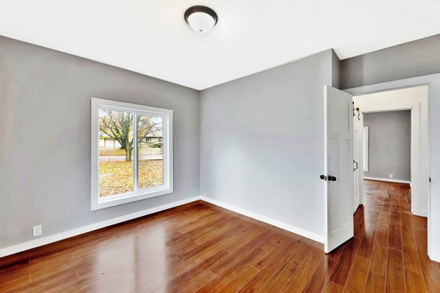 5608 E Park Hollow Dr, Wichita, KS 67208