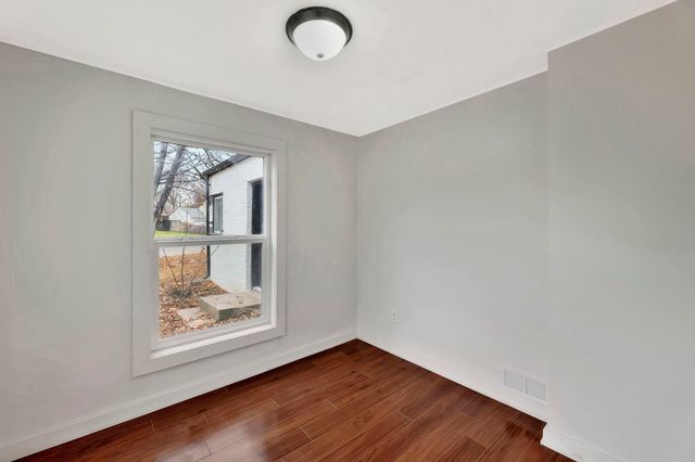 5608 E Park Hollow Dr, Wichita, KS 67208