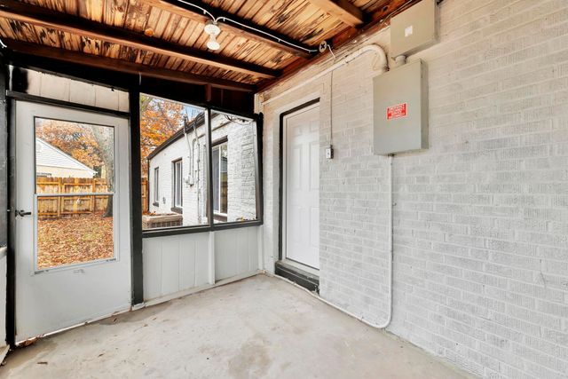 5608 E Park Hollow Dr, Wichita, KS 67208