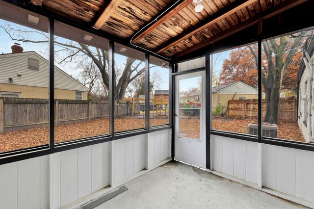 5608 E Park Hollow Dr, Wichita, KS 67208