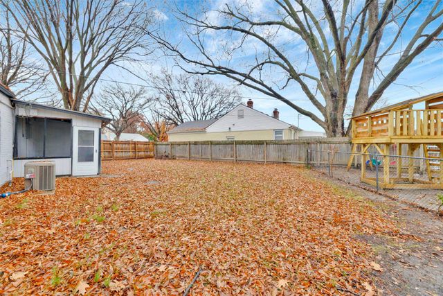 5608 E Park Hollow Dr, Wichita, KS 67208