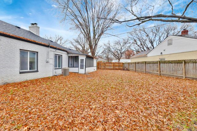 5608 E Park Hollow Dr, Wichita, KS 67208