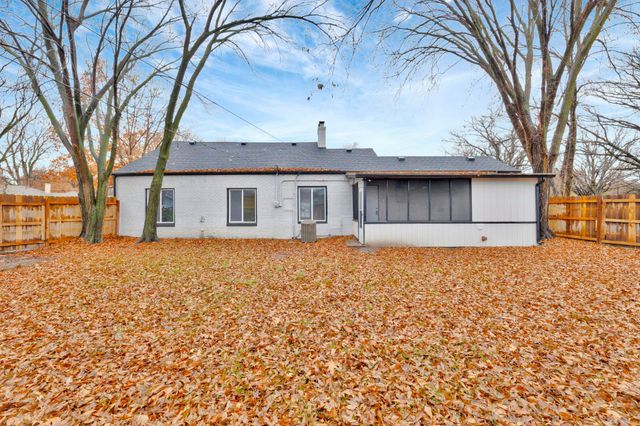 5608 E Park Hollow Dr, Wichita, KS 67208