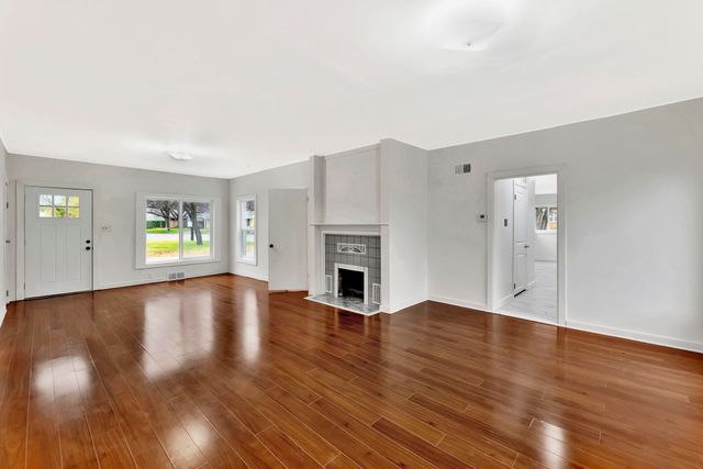 5608 E Park Hollow Dr, Wichita, KS 67208