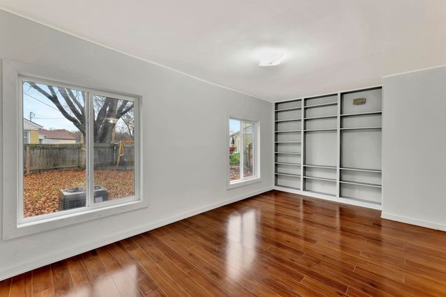 5608 E Park Hollow Dr, Wichita, KS 67208