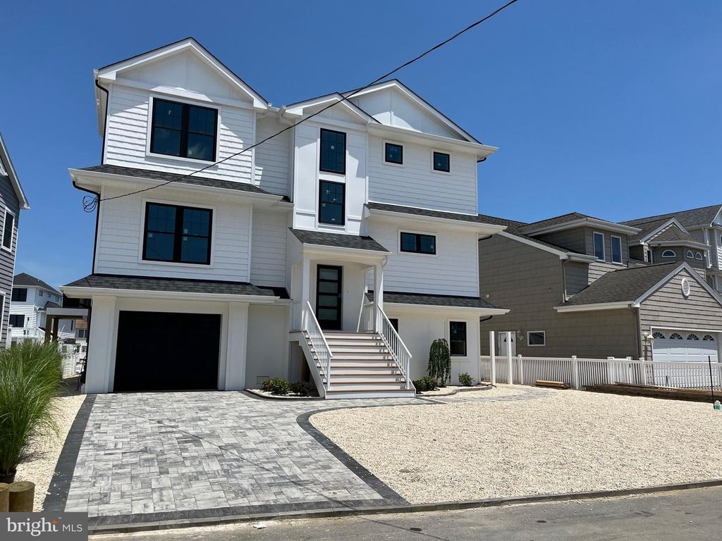 39 WEAVER DR, Manahawkin, NJ 08050