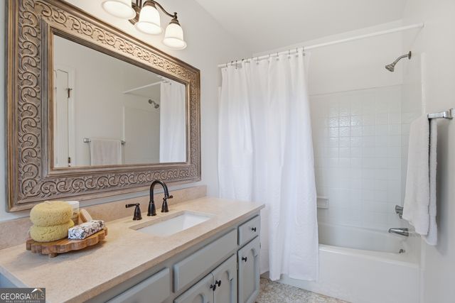 5465 Trowbridge Drive, Dunwoody, GA 30338