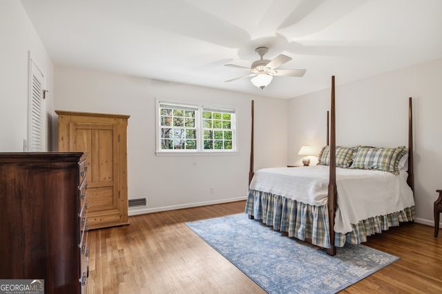 5465 Trowbridge Drive, Dunwoody, GA 30338