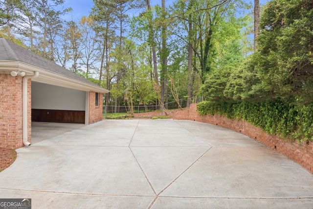 5465 Trowbridge Drive, Dunwoody, GA 30338