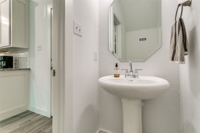 326 Oakbend Drive 16, Lewisville, TX 75067