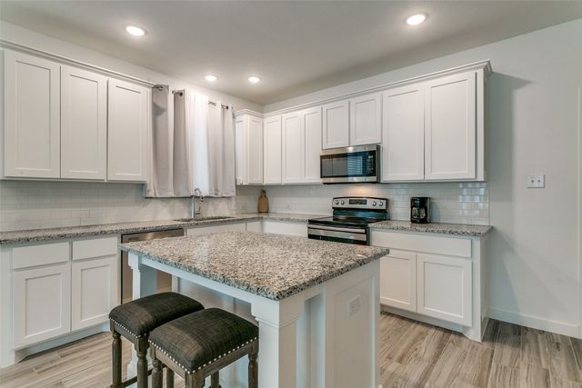 326 Oakbend Drive 16, Lewisville, TX 75067