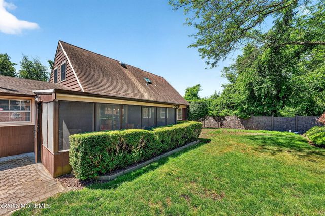 29 Ormont Lane, Aberdeen, NJ 07747
