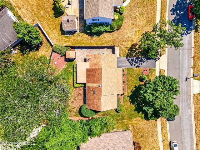 29 Ormont Lane, Aberdeen, NJ 07747
