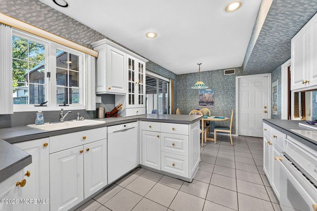 29 Ormont Lane, Aberdeen, NJ 07747