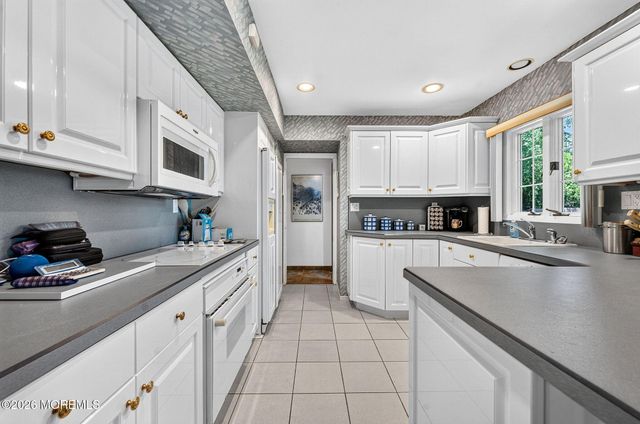 29 Ormont Lane, Aberdeen, NJ 07747