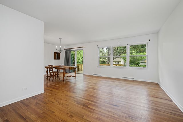 145 Walton Street, Barrington, IL 60010