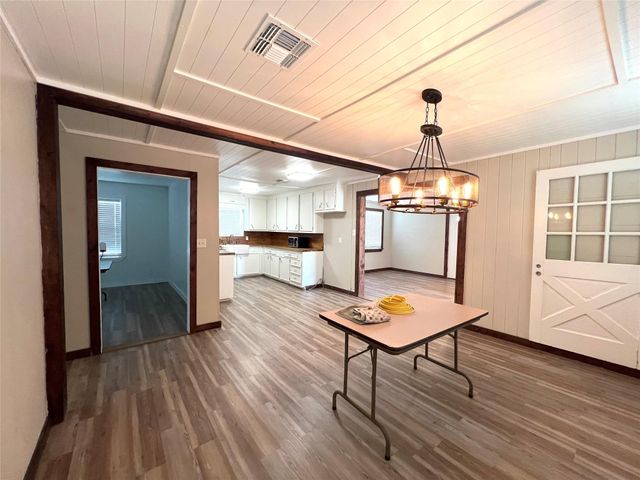 2748 County Road 456, El Campo, TX 77437