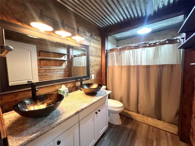 2748 County Road 456, El Campo, TX 77437