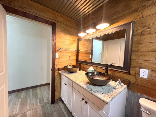 2748 County Road 456, El Campo, TX 77437