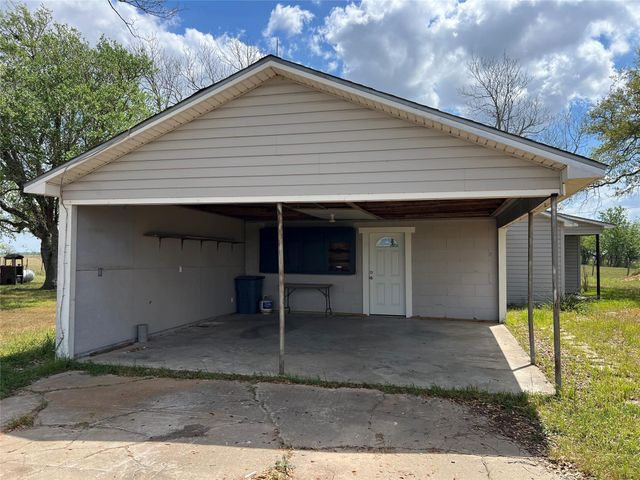 2748 County Road 456, El Campo, TX 77437