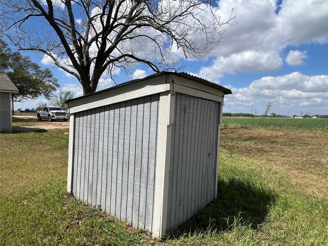 2748 County Road 456, El Campo, TX 77437
