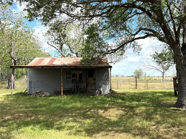 2748 County Road 456, El Campo, TX 77437