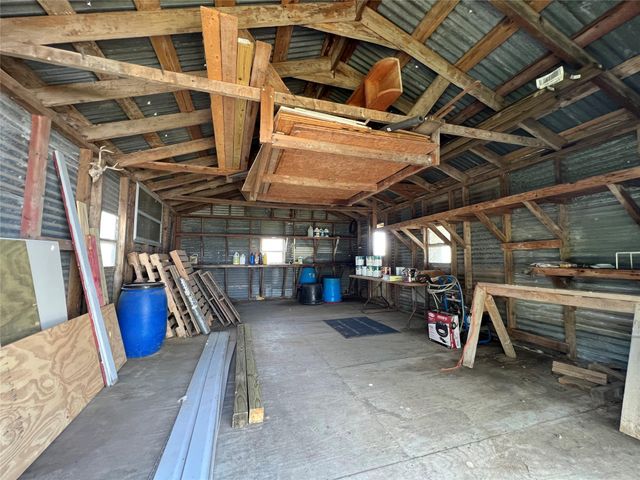 2748 County Road 456, El Campo, TX 77437