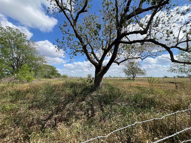 2748 County Road 456, El Campo, TX 77437