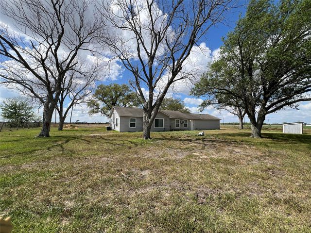 2748 County Road 456, El Campo, TX 77437