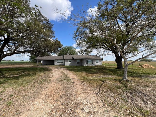 2748 County Road 456, El Campo, TX 77437