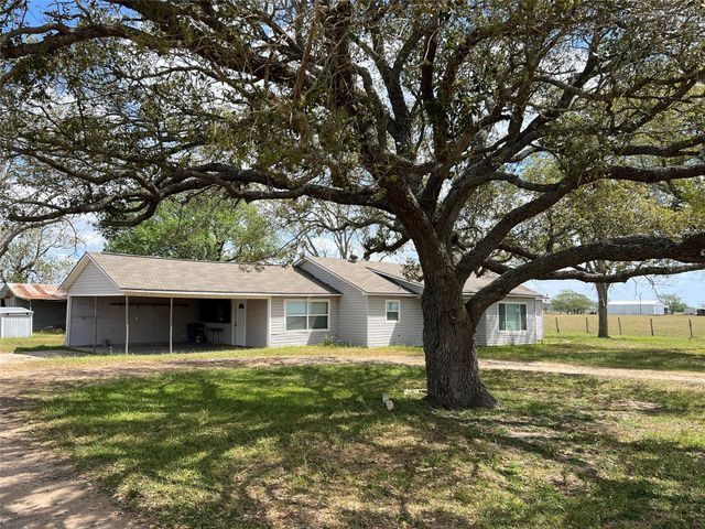 2748 County Road 456, El Campo, TX 77437