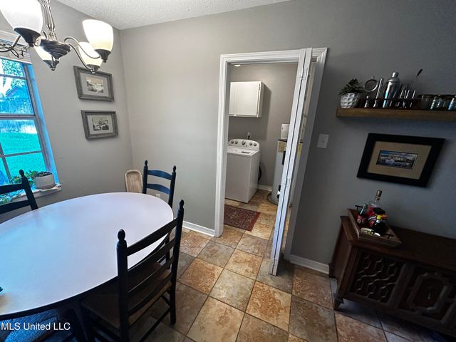 113 Colmer Circle, Ocean Springs, MS 39564