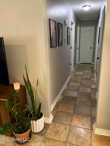 113 Colmer Circle, Ocean Springs, MS 39564