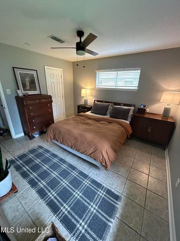 113 Colmer Circle, Ocean Springs, MS 39564