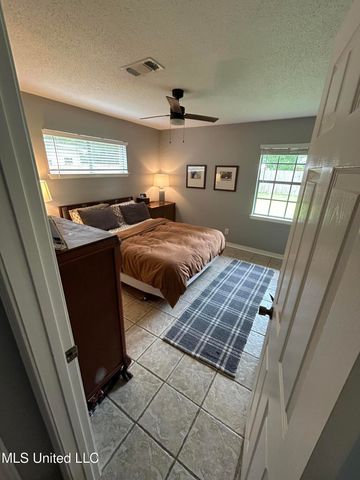 113 Colmer Circle, Ocean Springs, MS 39564