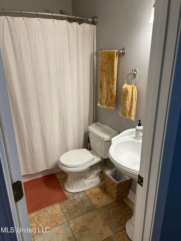 113 Colmer Circle, Ocean Springs, MS 39564