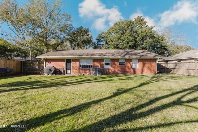 113 Colmer Circle, Ocean Springs, MS 39564
