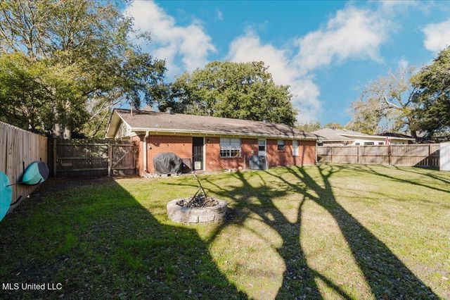 113 Colmer Circle, Ocean Springs, MS 39564