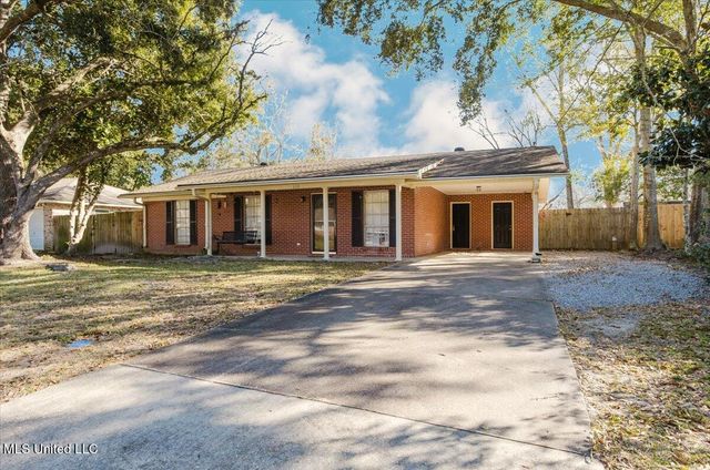 113 Colmer Circle, Ocean Springs, MS 39564