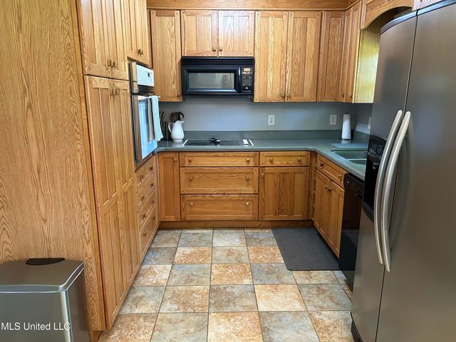 113 Colmer Circle, Ocean Springs, MS 39564