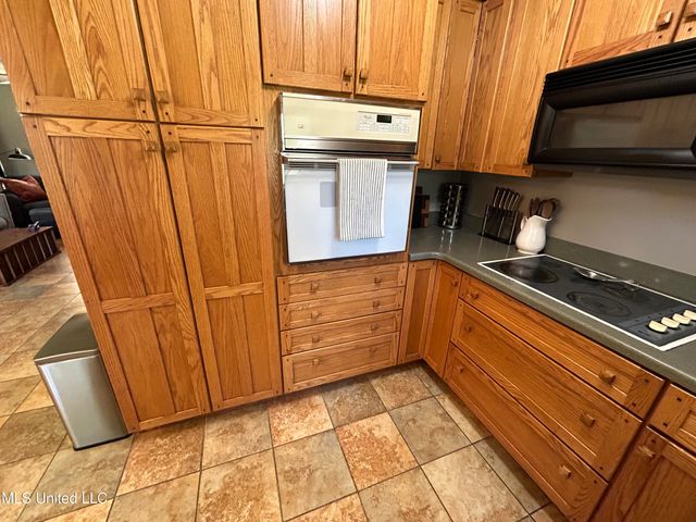 113 Colmer Circle, Ocean Springs, MS 39564