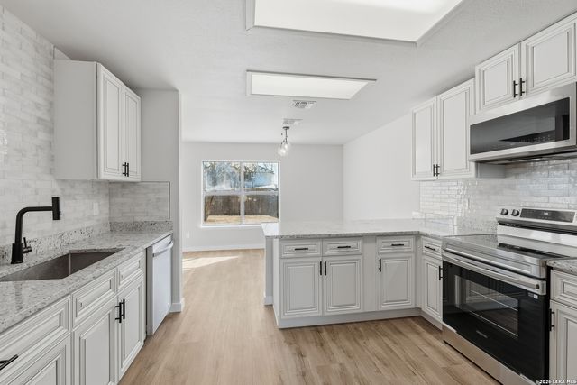 8010 Coral Meadow, Converse, TX 78109