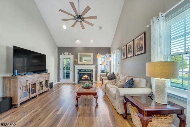 5 La Rochelle Dr, Manchester Twp., NJ 08759